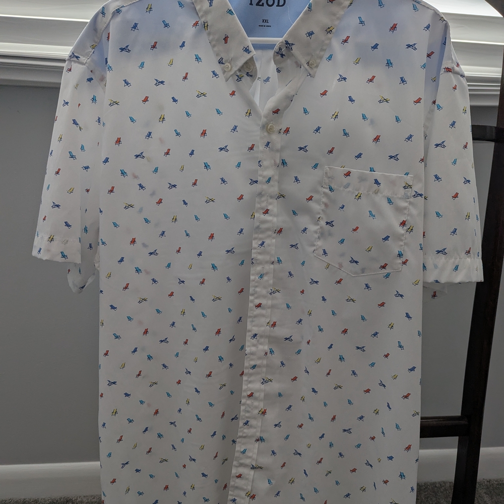 Men's Izod White Short Sleeve Shirt with Multicolor Beach Chair Print - Size XXL